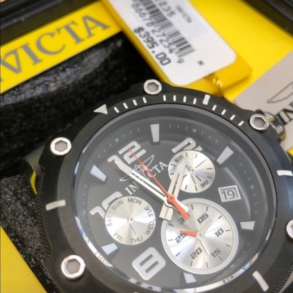Men’s Invicta watch in pristine condition wore once included everything pictured - Picture 2 of 6